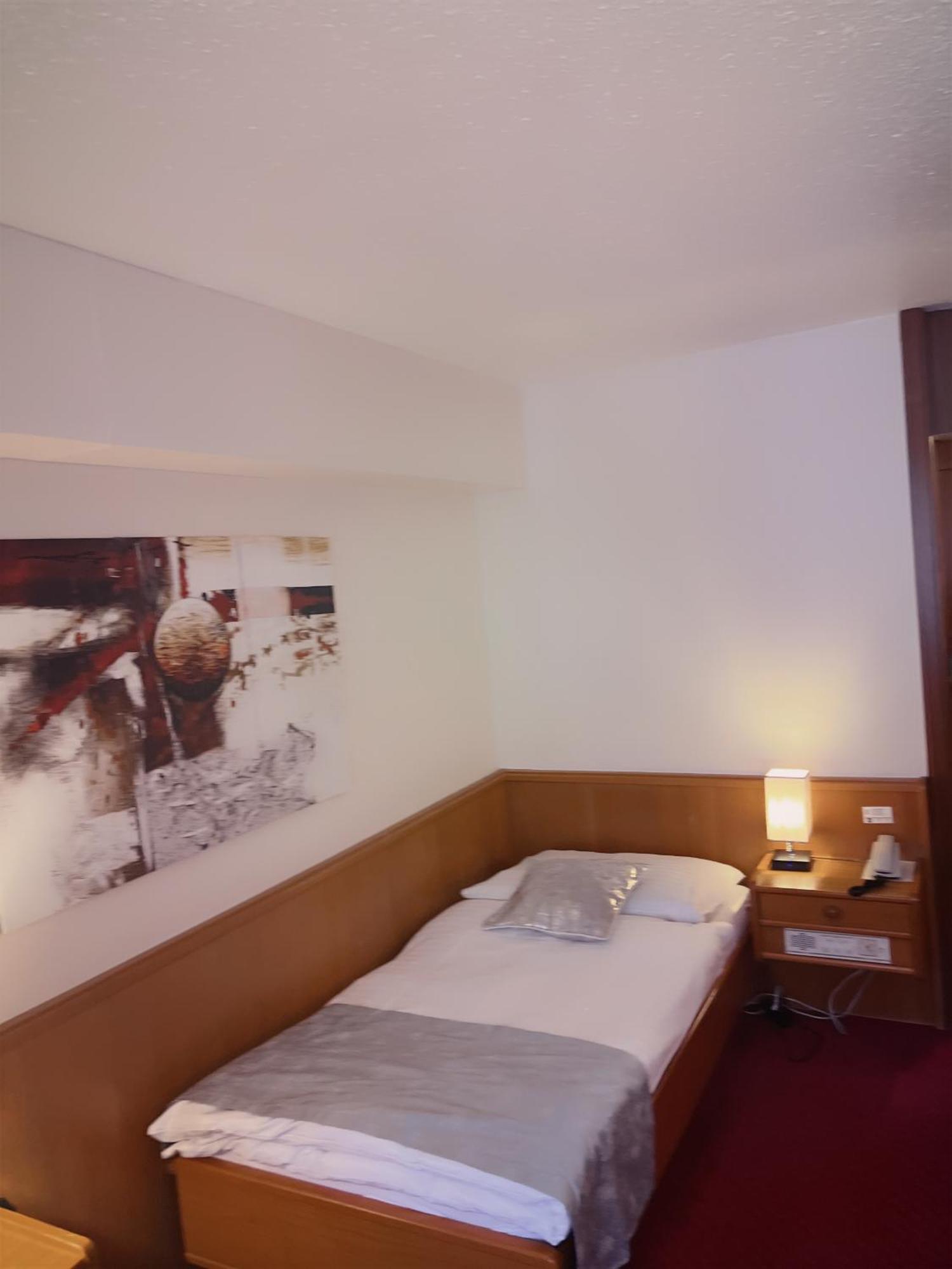 Hotel Des Trois Rois Ле-Локль Экстерьер фото