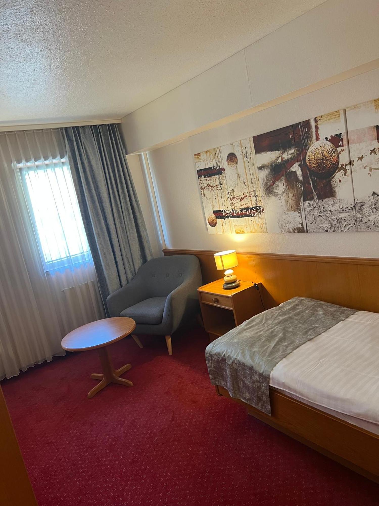 Hotel Des Trois Rois Ле-Локль Экстерьер фото